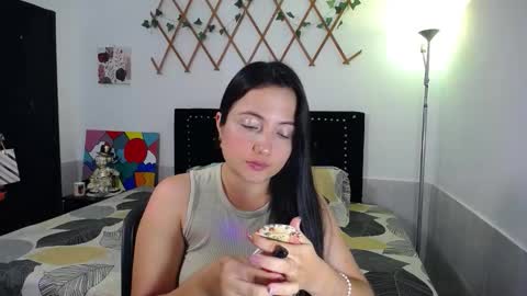 Snapshot of naughtygirl_mmm chatting on 03-25-26, 08:37 Valeria online show from 03-25-26, 08:37