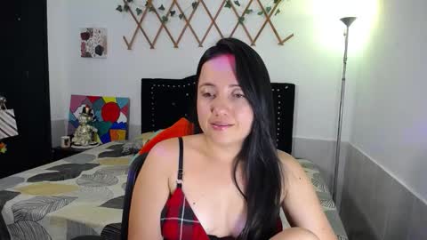 Snapshot of naughtygirl_mmm chatting on 03-26-26, 08:25 Valeria online show from 03-26-26, 08:25