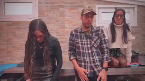 Snapshot of naughtyluxe chatting on 11-05-25, 09:53 ANDREA STEPH MIKE online show from 11-05-25, 09:53