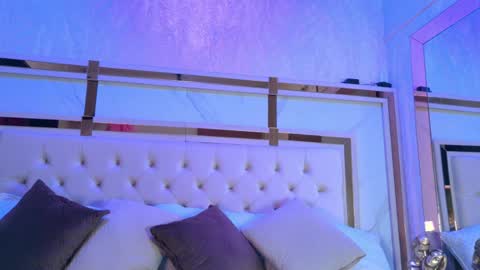 Snapshot of naughtymilfx_ chatting on 03-26-26, 03:01 online show from 03-26-26, 03:01