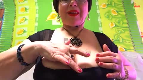 Snapshot of naughtymomxxx chatting on 02-03-25, 05:51 OldKinkyMILF online show from 02-03-25, 05:51