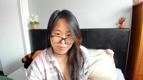 Snapshot of naughtynerdygirl chatting on 03-20-26, 01:16 Gigi Chu online show from 03-20-26, 01:16