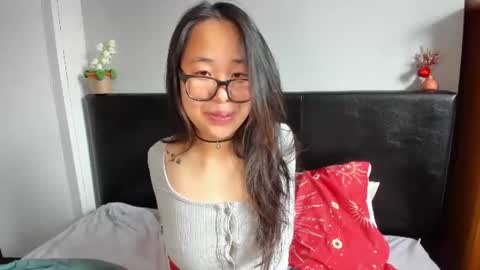 Snapshot of naughtynerdygirl chatting on 06-27-26, 10:09 Gigi Chu online show from 06-27-26, 10:09