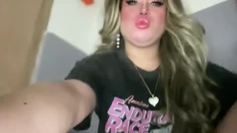 Snapshot of naughtyrosecum chatting on 10-16-25, 02:51 Rose Wilson online show from 10-16-25, 02:51