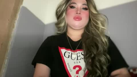 Snapshot of naughtyrosecum chatting on 10-31-25, 03:35 Rose Wilson online show from 10-31-25, 03:35