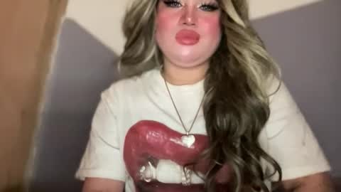 Snapshot of naughtyrosecum chatting on 11-06-25, 05:08 Rose Wilson online show from 11-06-25, 05:08