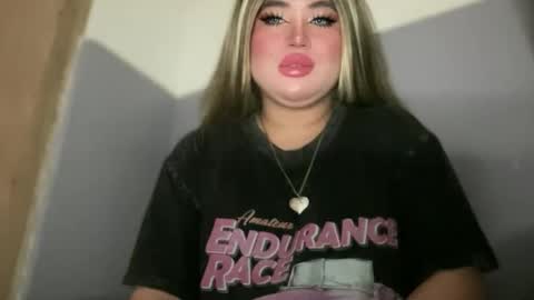 Snapshot of naughtyrosecum chatting on 11-07-25, 09:53 Rose Wilson online show from 11-07-25, 09:53