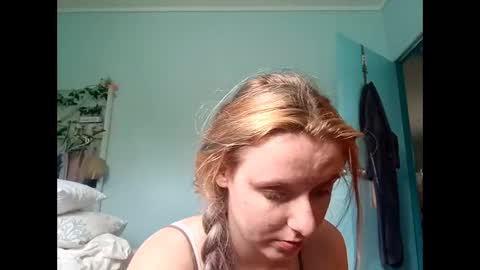 Snapshot of naughtyt333n chatting on 03-19-26, 06:28 Naughty Jess online show from 03-19-26, 06:28