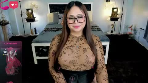 Snapshot of naughtytrans_huntress chatting on 06-19-26, 02:32 ITS ME YOGIRL PATRICIA online show from 06-19-26, 02:32