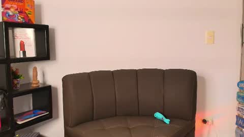 Snapshot of naughtyxnicolle chatting on 06-10-26, 02:01 Nicolle online show from 06-10-26, 02:01
