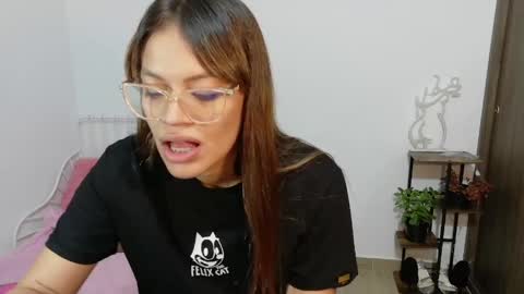 Snapshot of naugthy_muse chatting on 06-07-26, 01:21 sabrina online show from 06-07-26, 01:21