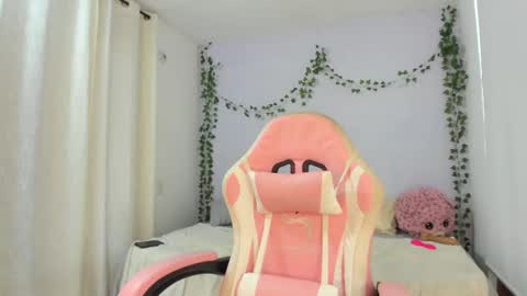 Snapshot of nayah_williams chatting on 10-21-25, 12:50 Nayah Williams - OnlyFans online show from 10-21-25, 12:50