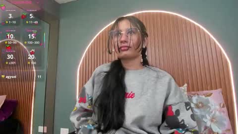 Snapshot of nayecloud chatting on 10-14-25, 03:40 Naye online show from 10-14-25, 03:40