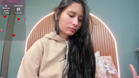 Snapshot of nayecloud chatting on 10-15-25, 03:39 Naye online show from 10-15-25, 03:39