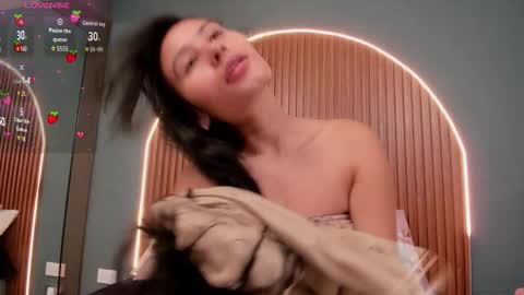 Snapshot of nayecloud chatting on 10-30-25, 04:14 Naye online show from 10-30-25, 04:14