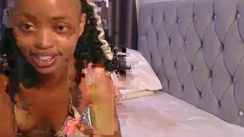 Snapshot of naylah18 chatting on 11-13-25, 05:23 Britney online show from 11-13-25, 05:23