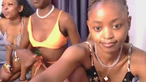 Snapshot of naylah18 chatting on 01-08-26, 05:04 Britney online show from 01-08-26, 05:04