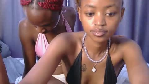 Snapshot of naylah18 chatting on 01-10-26, 05:20 Britney online show from 01-10-26, 05:20