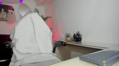 Snapshot of nebetcolin chatting on 01-17-25, 10:23 Hellen online show from 01-17-25, 10:23