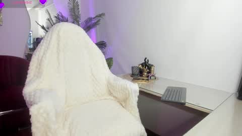 Snapshot of nebetcolin chatting on 03-05-25, 10:21 Hellen online show from 03-05-25, 10:21