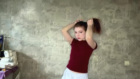 Snapshot of necolezhuang chatting on 05-05-26, 10:23 Necole online show from 05-05-26, 10:23