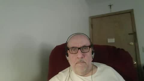 Snapshot of needlesslove chatting on 04-22-26, 11:50 Tom online show from 04-22-26, 11:50