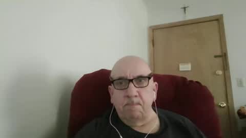 Snapshot of needlesslove chatting on 04-25-26, 10:29 Tom online show from 04-25-26, 10:29