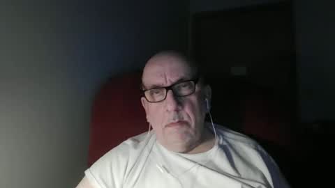 Snapshot of needlesslove chatting on 04-29-26, 02:15 Tom online show from 04-29-26, 02:15