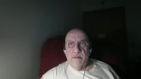 Snapshot of needlesslove chatting on 05-01-26, 12:04 Tom online show from 05-01-26, 12:04