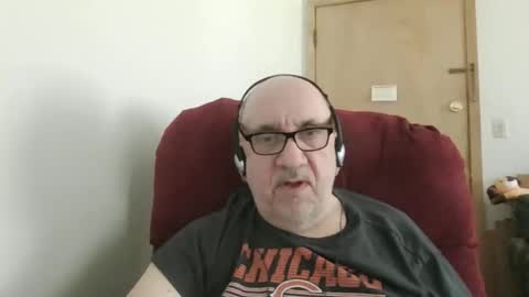 Snapshot of needlesslove chatting on 05-03-26, 09:32 Tom online show from 05-03-26, 09:32