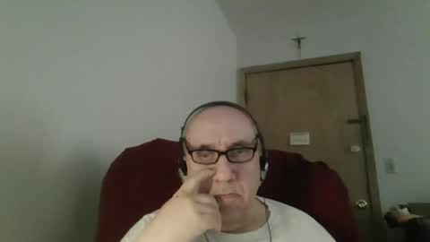 Snapshot of needlesslove chatting on 05-19-26, 11:11 Tom online show from 05-19-26, 11:11