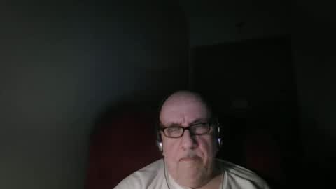 Snapshot of needlesslove chatting on 05-22-26, 01:46 Tom online show from 05-22-26, 01:46