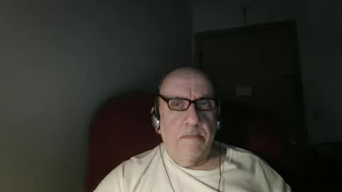 Snapshot of needlesslove chatting on 05-23-26, 01:11 Tom online show from 05-23-26, 01:11