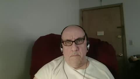Snapshot of needlesslove chatting on 05-29-26, 11:47 Tom online show from 05-29-26, 11:47