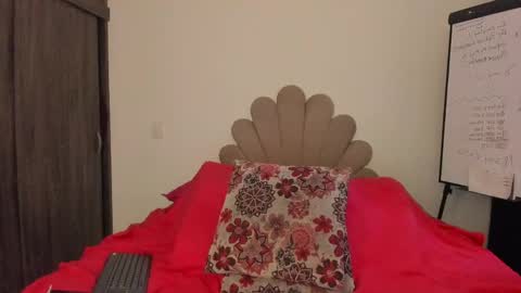 Snapshot of neeii chatting on 05-18-26, 09:42 Nei turn green online show from 05-18-26, 09:42