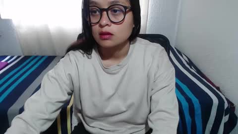 Snapshot of negrita_25 chatting on 09-14-25, 05:01 Zoe online show from 09-14-25, 05:01