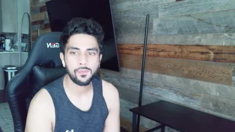 Snapshot of neilsing chatting on 05-19-26, 06:25 neil online show from 05-19-26, 06:25