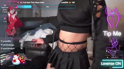 Snapshot of nekosamauwu chatting on 11-14-25, 06:01 NekoSamaUwU online show from 11-14-25, 06:01