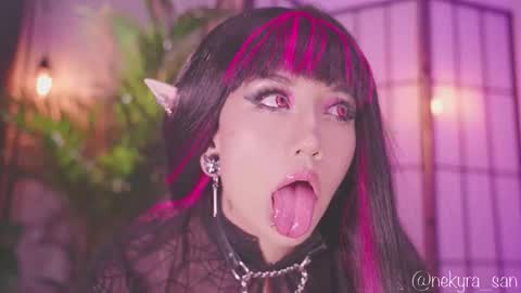 Mely  Birthday party saturday night BYO online show from 10-05-25, 01:04