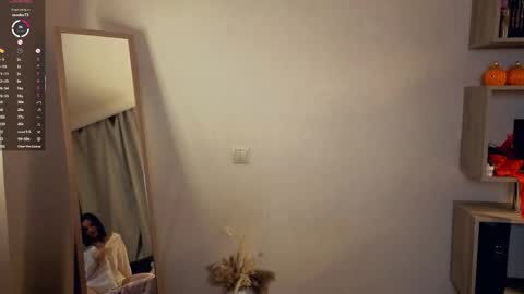 Vicky and Beatrice online show from 05-12-26, 07:11