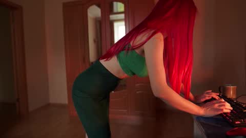 Snapshot of nelke_sun chatting on 10-22-25, 06:35 Dany online show from 10-22-25, 06:35