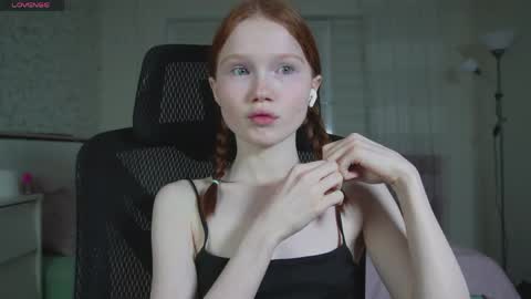 Snapshot of nellie_baby chatting on 06-08-26, 07:25 Nellie online show from 06-08-26, 07:25