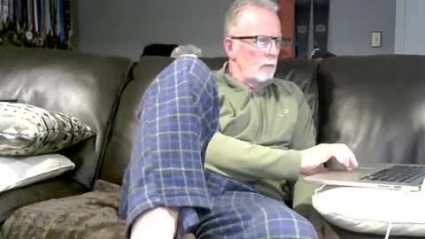 Snapshot of neman4u2c chatting on 04-12-26, 12:15 Jack online show from 04-12-26, 12:15