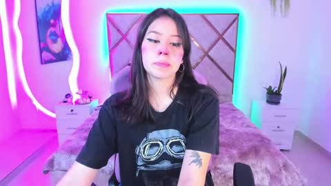 Snapshot of nenaarisk chatting on 03-23-26, 01:26 nenaarisk online show from 03-23-26, 01:26