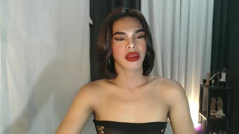 neomi online show from 12-20-25, 03:41