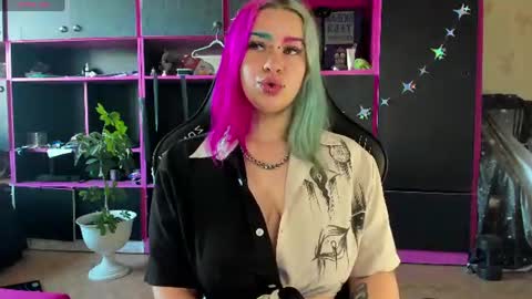Snapshot of neon_baddie chatting on 08-01-26, 10:36 Ada online show from 08-01-26, 10:36