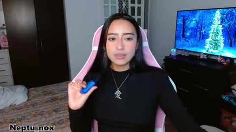 Snapshot of neptu_noxx chatting on 12-21-25, 08:16 Neptu noxx online show from 12-21-25, 08:16