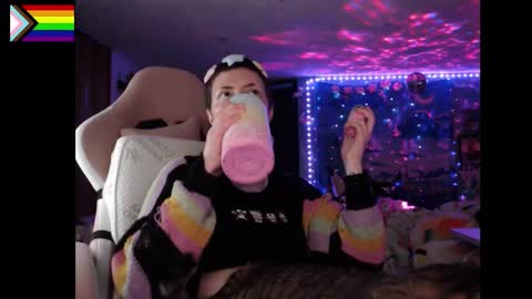 Snapshot of nerdy_squirty chatting on 12-21-25, 06:31 NerdySquirty online show from 12-21-25, 06:31