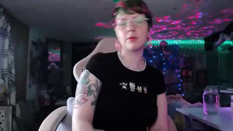 Snapshot of nerdy_squirty chatting on 05-27-26, 04:31 NerdySquirty online show from 05-27-26, 04:31