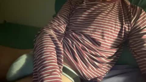 Snapshot of nerdydong chatting on 12-21-25, 01:24 Xavy online show from 12-21-25, 01:24